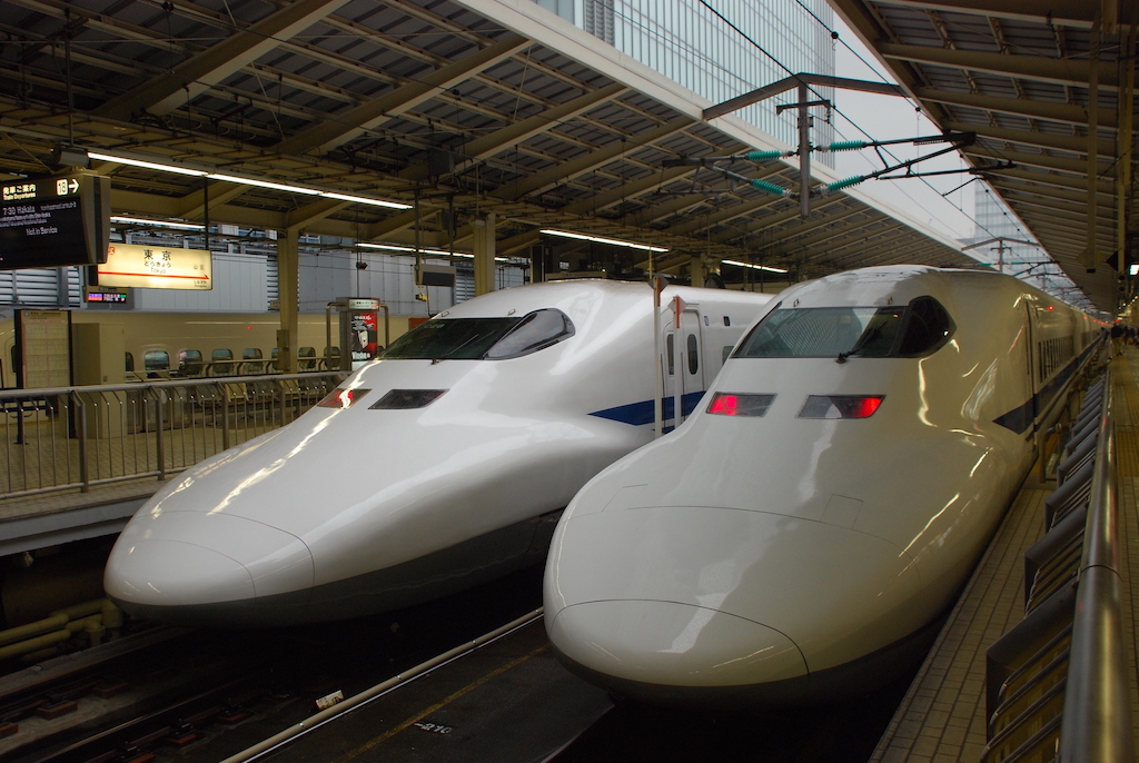 Shinkansen 700 series trains at Tokyo station