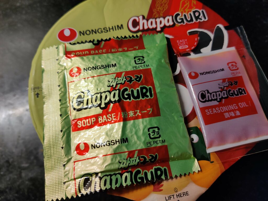 Chapaguri soup base and seasoning oil